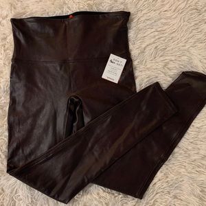 NWT! Spanx wine faux leather legging, Size L